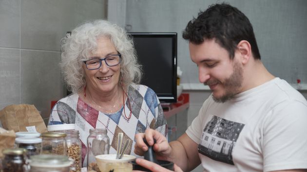 Hugo, de 26 años, es ingeniero y cobra 2.400 euros al mes: “Me da un poco de vergüenza ganar tanto cuando veo a mi madre, cuidadora, con un trabajo tan difícil”
