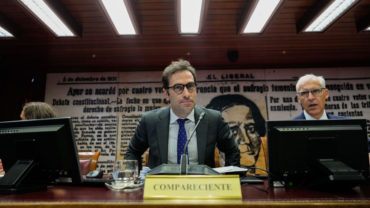 Doble frente para Carlos Cuerpo en el Congreso: del expediente de Bruselas por la OPA de BBVA a las medidas para contener las amenazas arancelarias de Trump El ministro de Economía Carlos Cuerpo