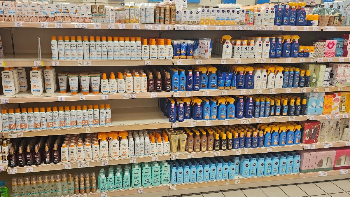 Cremas y protectores solares en el supermercado Cremas y protectores solares en el supermercado