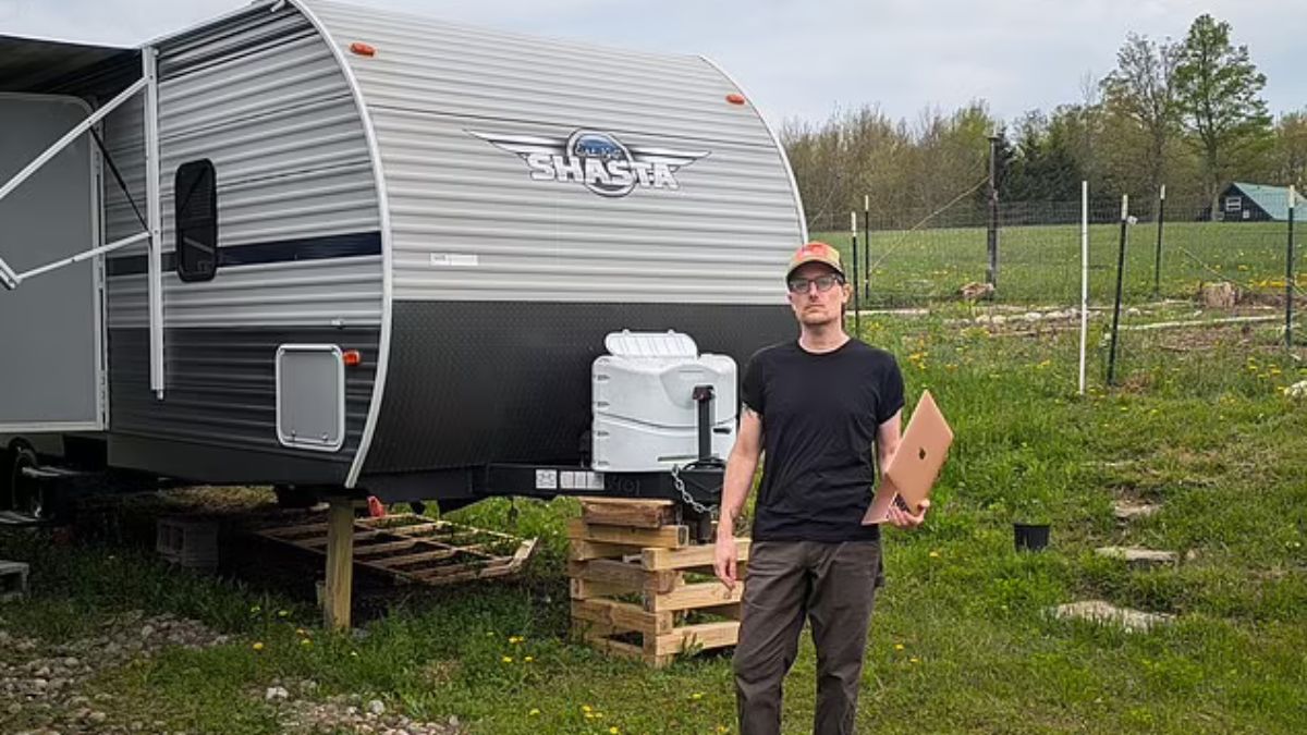 Un ingeniero de software, 42 años: “Pasé de ganar 150.000 dólares a vivir en una caravana por culpa de la IA” Shawn, ingeniero de software sin hogar despedido por la IA