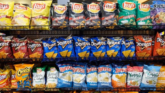 Retiran estas patatas fritas Lay's vendidas en este supermercado: contienen derivados del petróleo