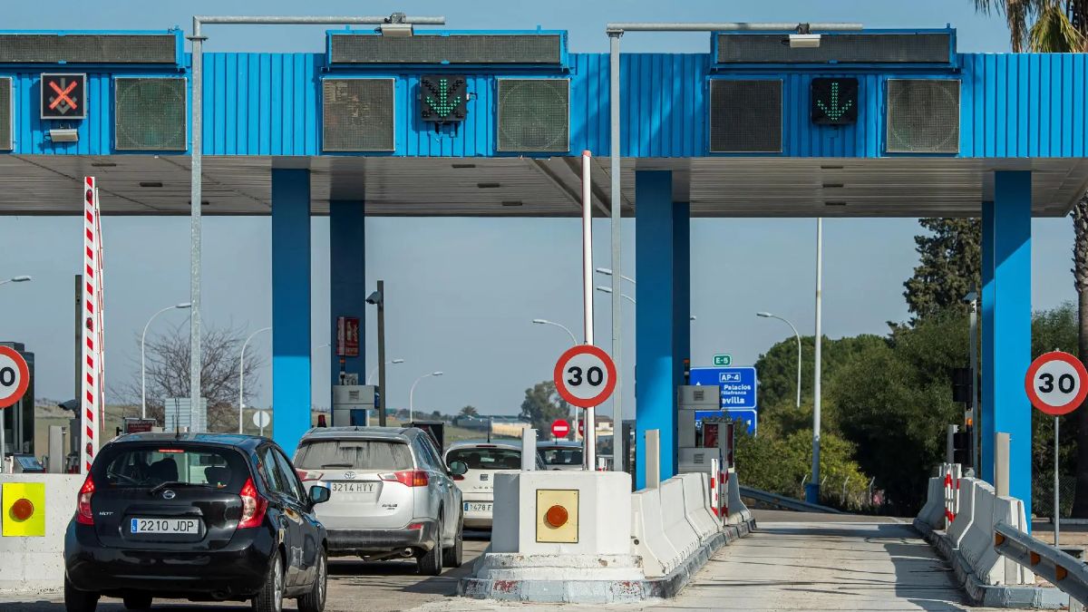 Una estación de peaje en una carretera española Una estación de peaje en una carretera española