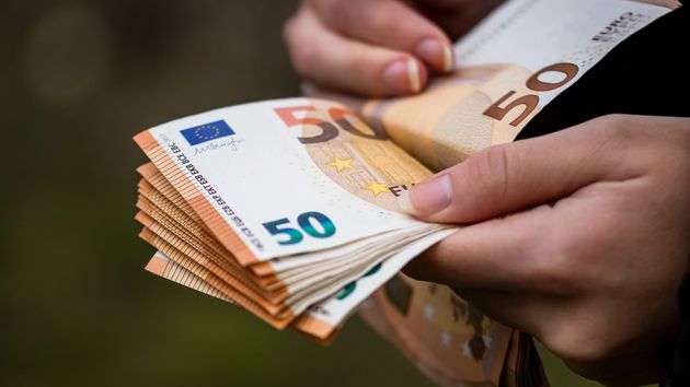 Cada año ganamos más, pero podemos comprar menos: los salarios españoles apenas han mejorado en 30 años