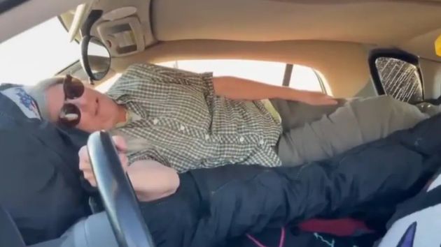 Ashley, 36 años, vive en una camioneta y gasta 1.100 euros al mes:  "Me siento cómoda en espacios muy pequeños"