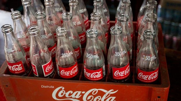 Coca-Cola se arrodilla ante Trump: lanzará en otoño en Estados Unidos una nueva versión con azúcar de caña