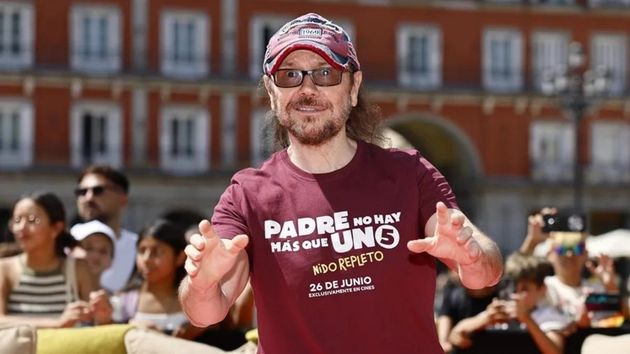 Santiago Segura, actor, 60 años: “A mi hija de 11 años le doy un iPhone sin tarjeta, con WhatsApp solo en wifi. La tablet es como dar cloroformo a tus hijos para que se callen”