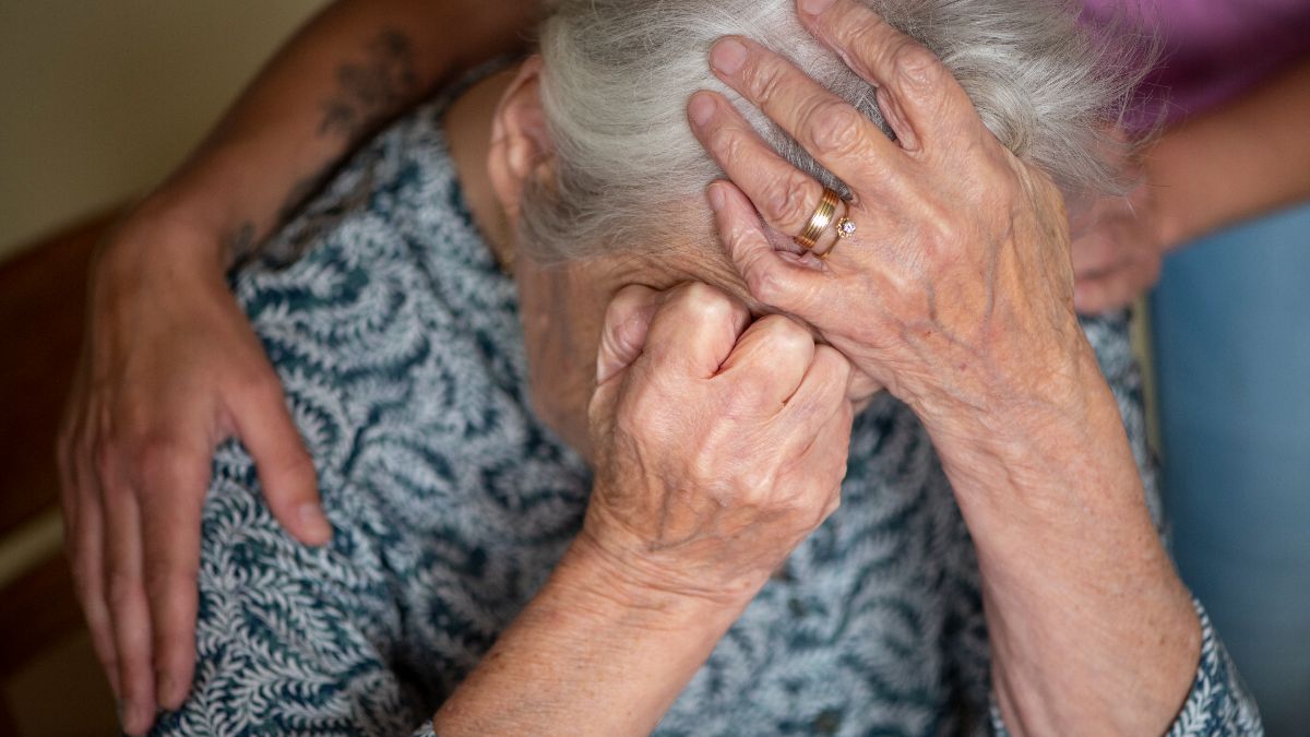 Una mujer pierde la pensión de viudedad y deberá devolver 2.355,62 euros porque no comunicó a la Justicia que se había reconciliado con su marido tras el divorcio una jubilada viuda trista