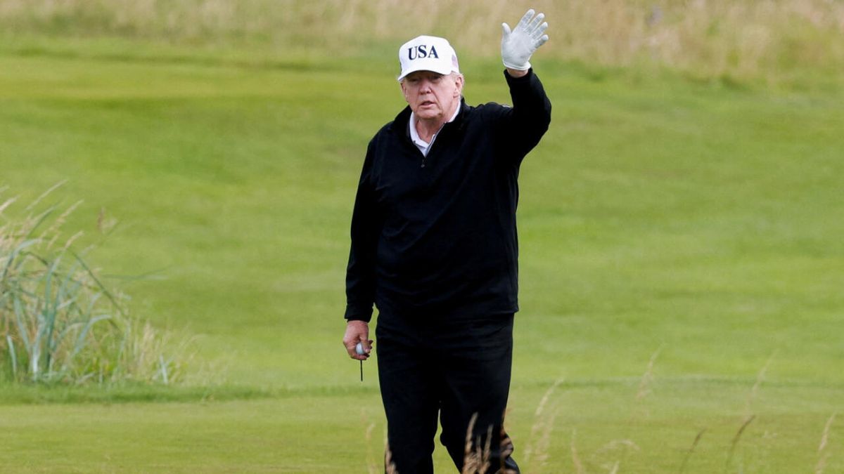 Donald Trump, presidente de Estados Unidos en el campo de golf
