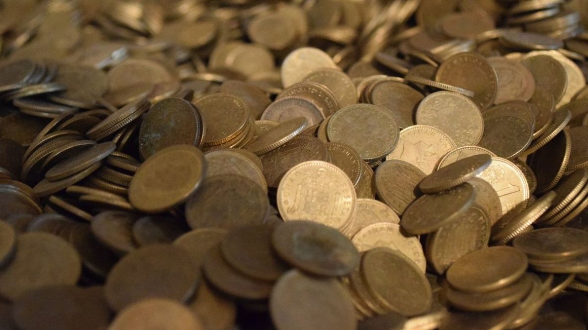 La moneda de 100 pesetas que vale miles de euros en las subastas numismáticas si cumple este requisito Varias monedas de 1 peseta