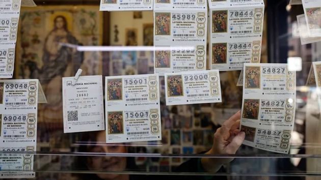 Una administración vendiendo décimos de la Lotería de Navidad