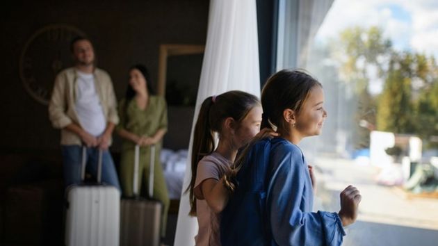 Invita a su hermana a pasar las vacaciones con sus hijos pero la sorpresa llega después: "estás aquí para cuidar a los niños mientras mi marido y yo reconectamos"