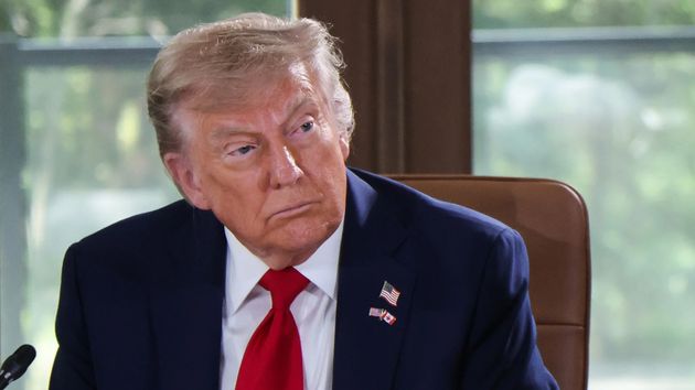 Trump impone aranceles del 10% a todo el mundo pero los retrasa hasta el 7 de agosto