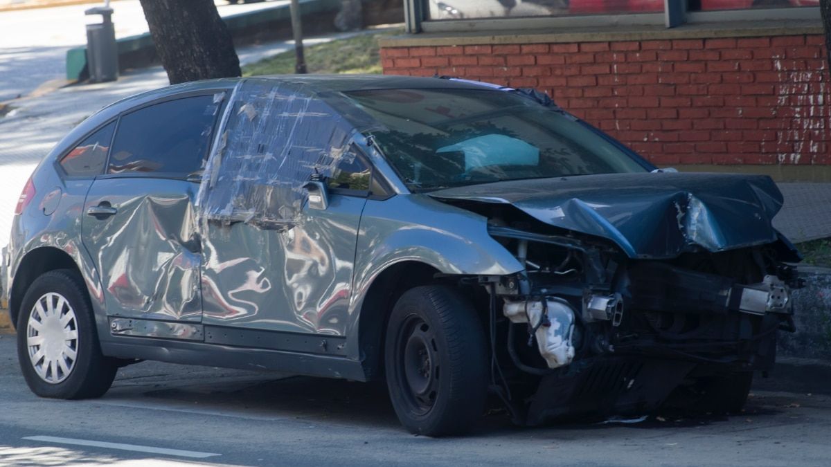 Coche tras recibir un golpe