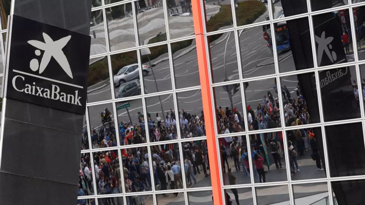 Fachada de un edificio de CaixaBank