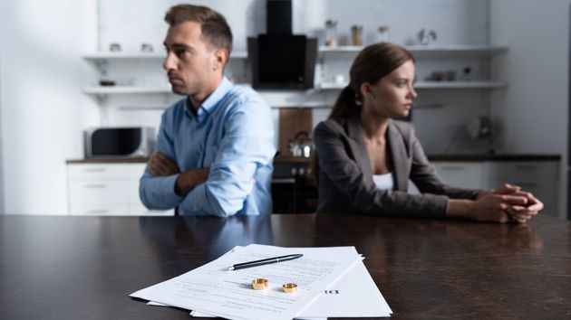 Dos abogadas especializadas en divorcios enseñan dos formas de proteger tu dinero en matrimonios conflictivos