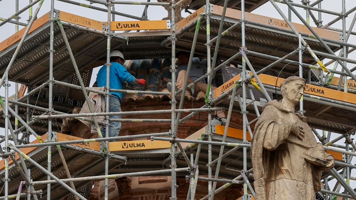 Albañiles trabajando en una obra