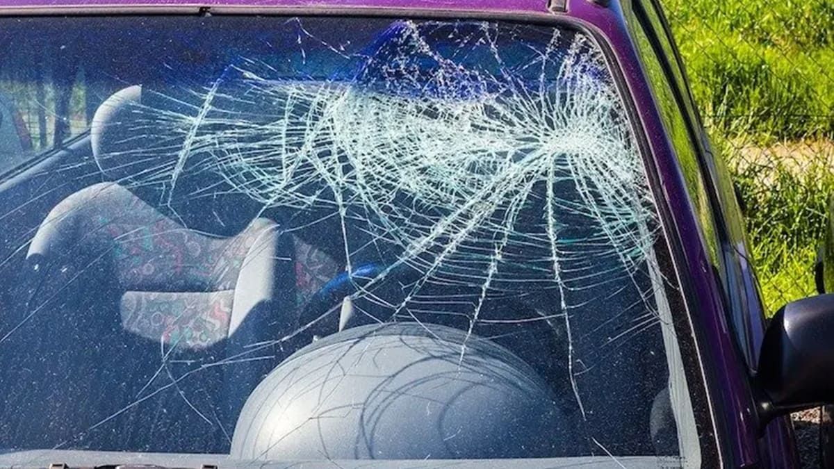 Luna delantera de un coche rota