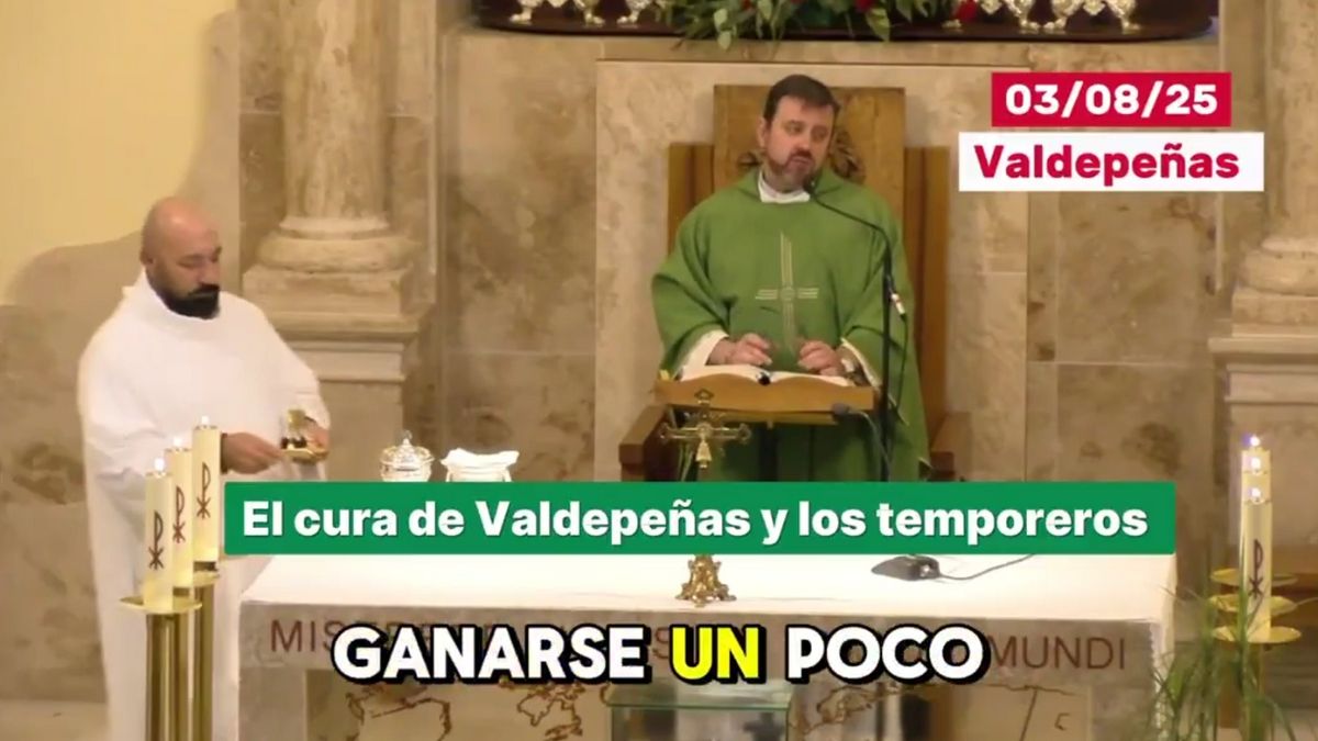 El cura de Valdepeñas durante la misa.