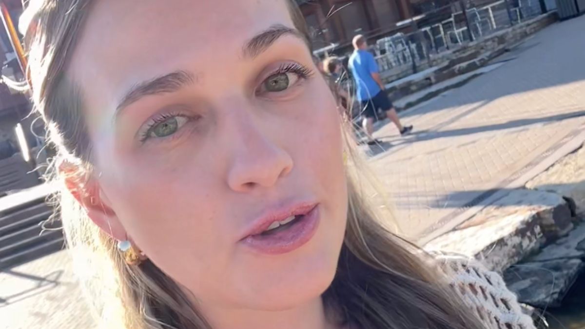 Shelby, paseando por Sevilla