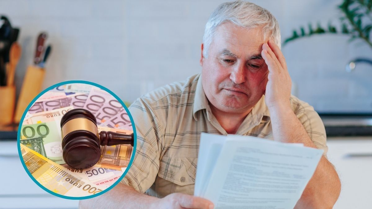 Hombre preocupado junto al mazo de un juez con billetes de euro