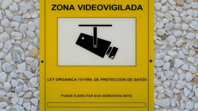 Multa de hasta 600 euros al día a los que pongan un cartel de alarma de una empresa de seguridad sin tenerla contratada