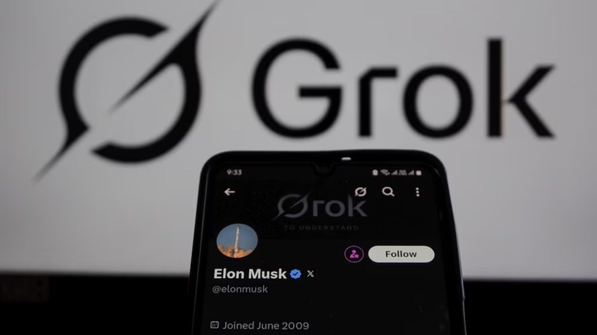 El logo de Grok aparece de fondo en el perfil de Elon Musk en X