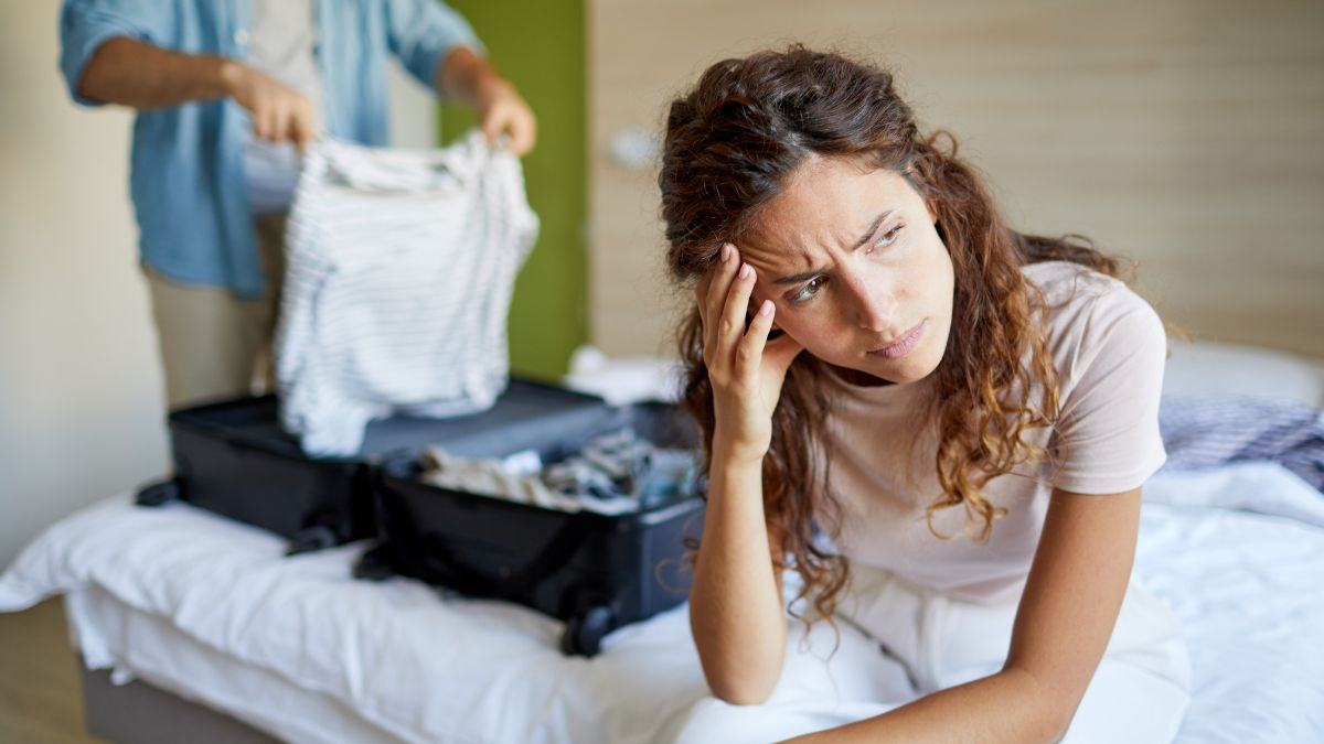 mujer frustrada hotel