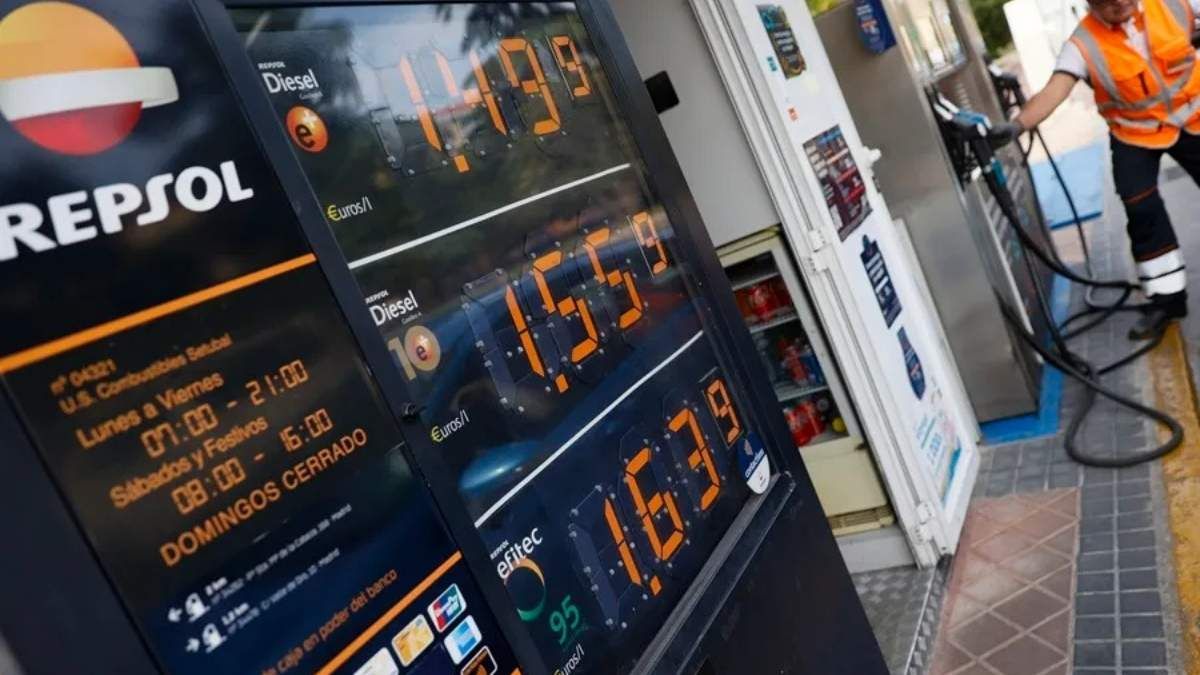 Surtidor de gasolina y precio