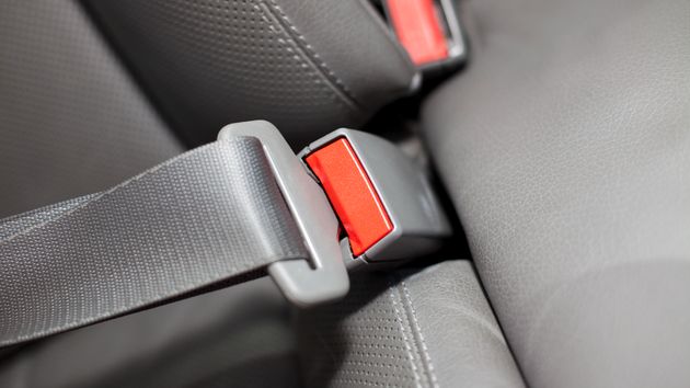 La DGT pide abrochar todos los cinturones de seguridad si viajas este puente, aunque los asientos vayan vacíos