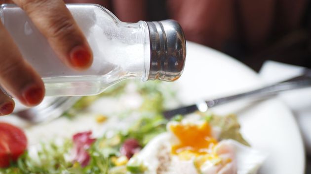 Un hombre de 60 años acaba en urgencias por fiarse de los consejos nutricionales de ChatGPT: tres semanas hospitalizado por una intoxicación rara