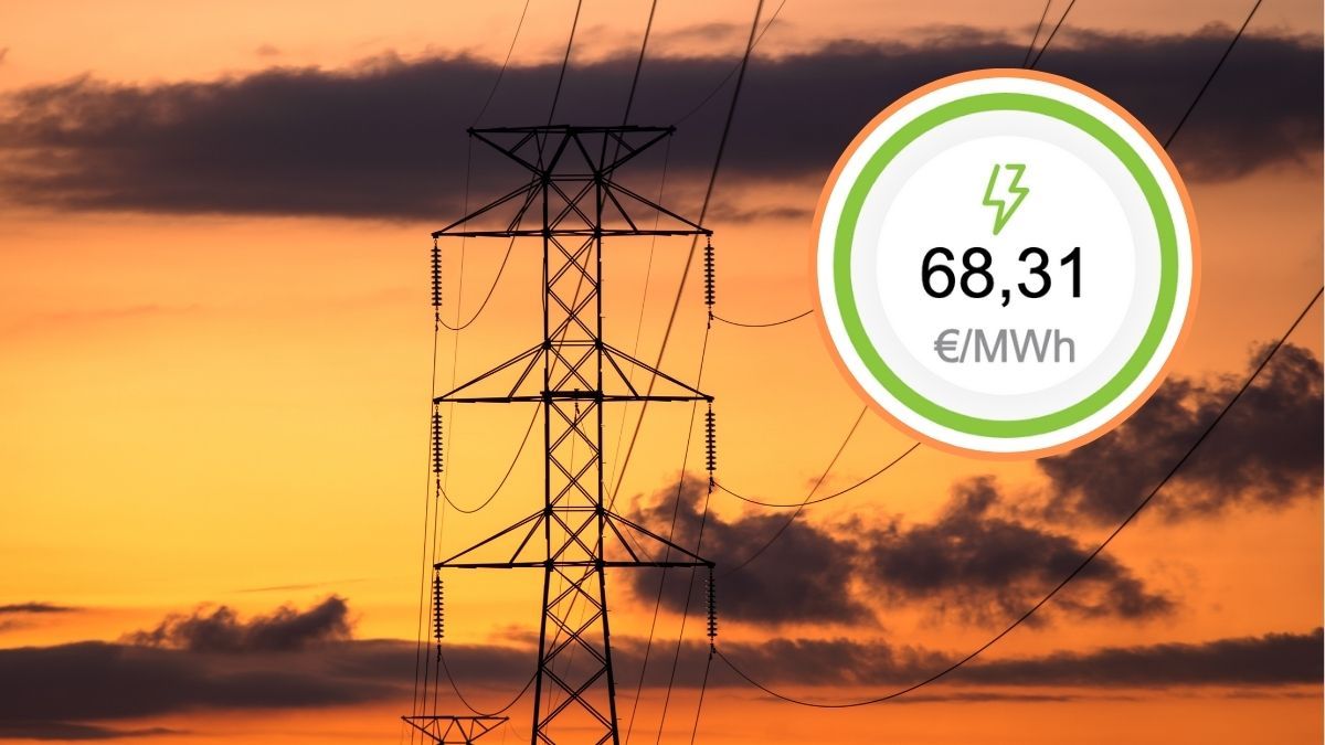 Una torre eléctrica durante el atardecer, con despliegue del 'pool'