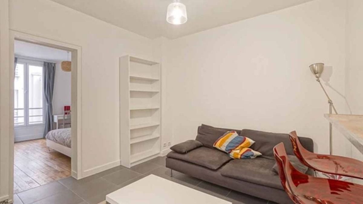 Una habitación de un piso de alquiler