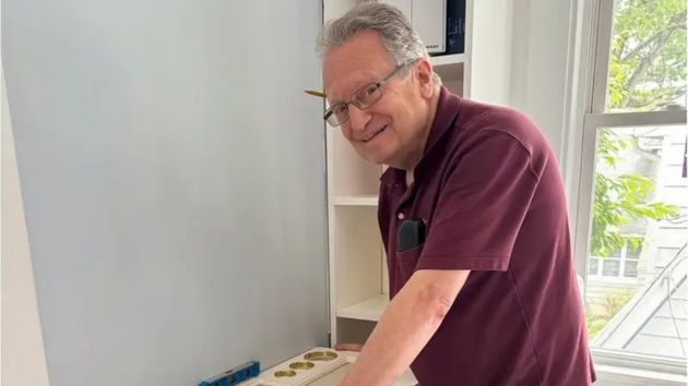 Me despidieron a los 59 años, pero no estaba listo para jubilarme: Empecé mi propio negocio de chapuzas para seguir ocupado