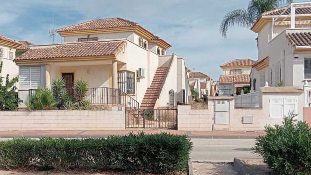 Fachada de una de las viviendas en venta de CaixaBank