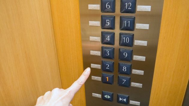 La ley deja claro si los vecinos de la planta baja están obligados a pagar las derramas del ascensor