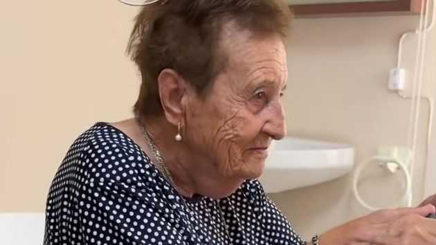 Ángela Coromina (94 años) consigue renovar el carné de conducir: “nunca se me cala el coche, lo conozco como el pan que como”