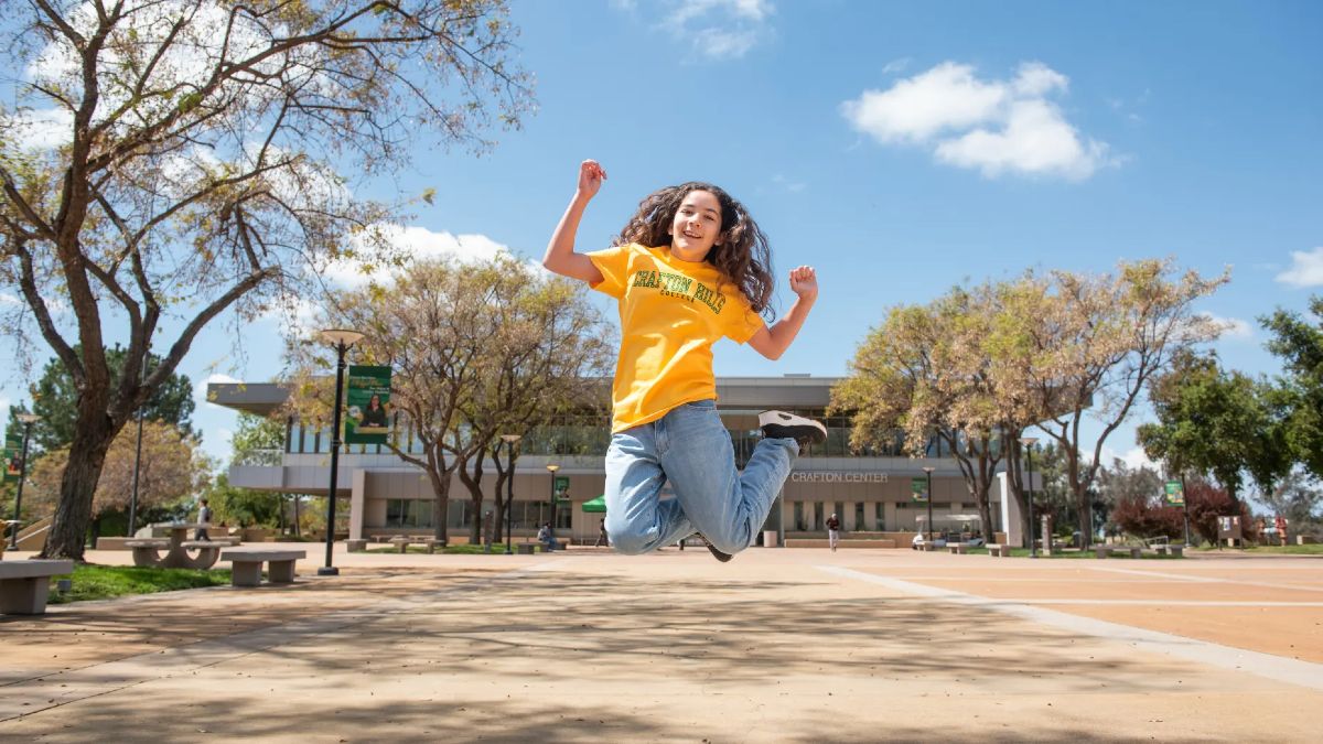 Alisa Perales en un parque