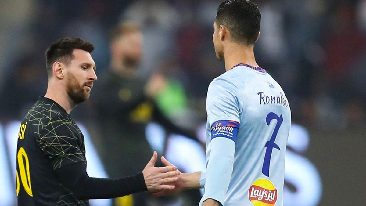 Messi y Ronaldo, en un partido entre PSG y Al-Nassr