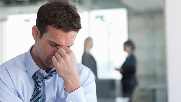 Despedido un trabajador por 'aburrido': no salía de fiesta con sus jefes y ahora tendrán que pagarle 500.000 euros de indemnización