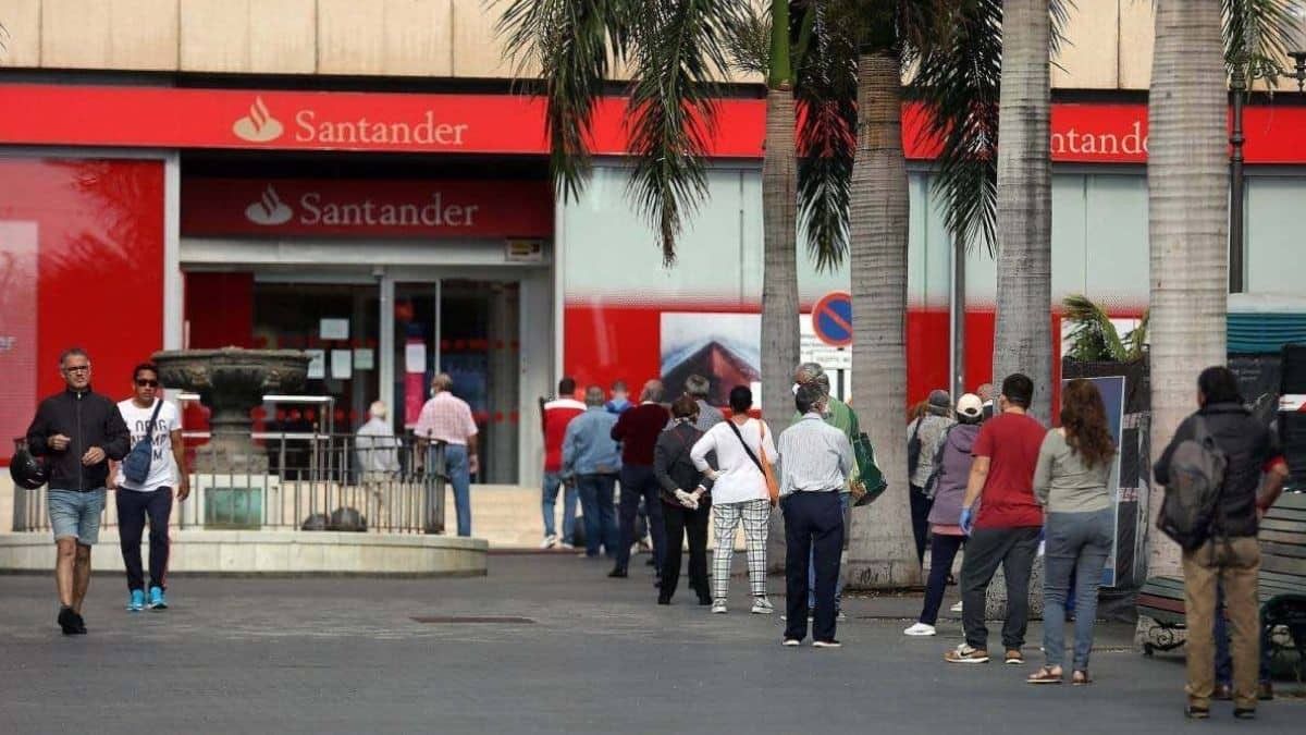 Fachada de una sucursal del Banco Santander