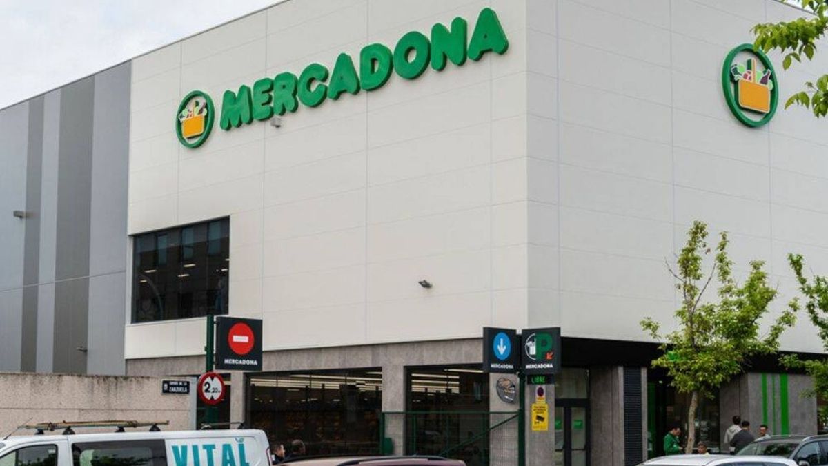 Fachada de un supermercado Mercadona