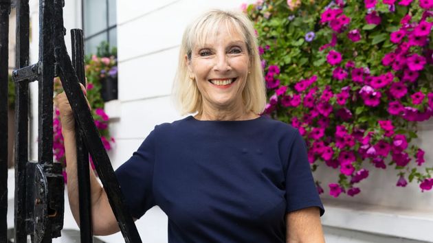 Milena (70 años), cobra sueldo y una pensión: "cobro la jubilación además de un salario para comprar regalos a mis nietos"