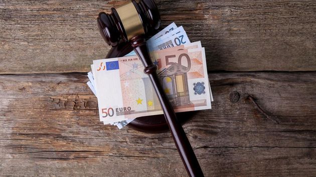 Qué derechos tengo si comparto cuenta bancaria y la otra persona genera una deuda: ¿me pueden embargar?