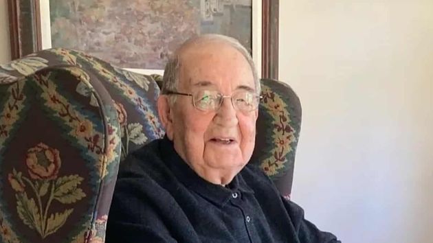 Un jubilado de 92 años que vivía solo deja su herencia de 930.000 euros a una enfermera que lo cuidó solo 24 días y ahora la familia la reclama