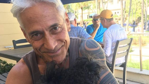 Una leyenda olímpica vende sus medallas de oro y huye de Estados Unidos para empezar una nueva vida