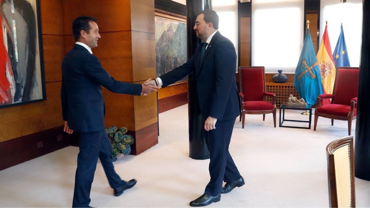 Adrián Barbón y Ángel Escribano