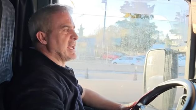 Un camionero veterano no se corta al hablar de lo que gana en la carretera: "Para sacar 1.500 euros limpios te dejas la vida; en internacional son 2.800 o 3.000, pero no ves a tu familia”