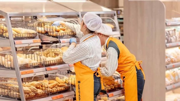 Mercadona busca personal fijo para trabajar en su fábrica de pan con sueldo de hasta 2.280 euros