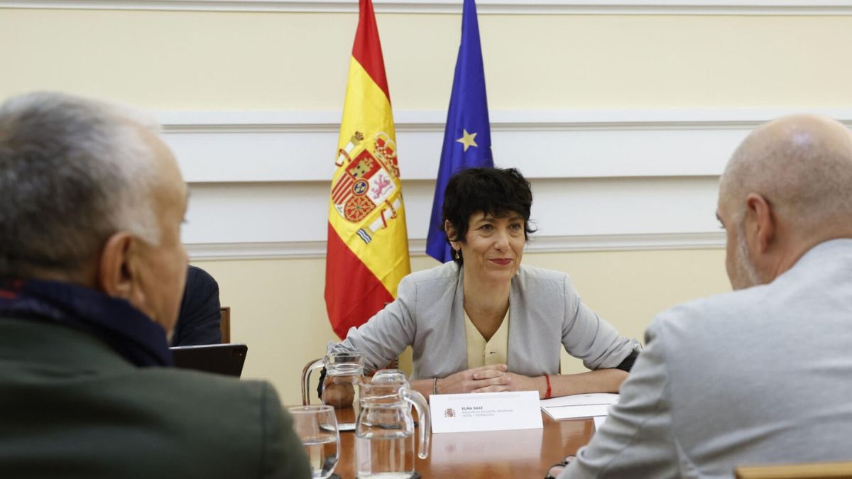 La ministra de Seguridad Social junto a los secretarios generales de UGT y CCOO
