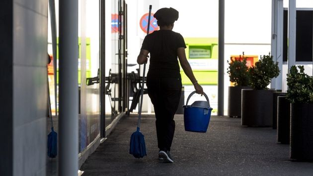 Despedida una limpiadora por quedarse con un teléfono Samsung en MediaMarkt: apareció en una carta anónima y la justicia dice que es improcedente